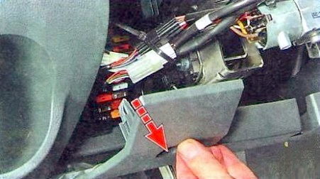 Доступ к блоку в салоне