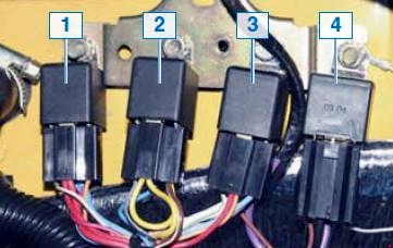 Схема блока реле под капотом