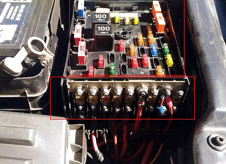 Блок предохранителей под капотом пассат б7