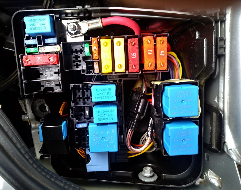 Фото блока под капотом