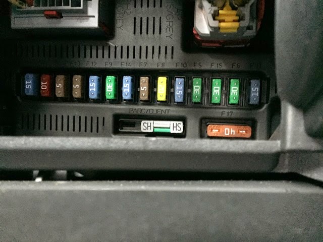 схема блока с предохранителями