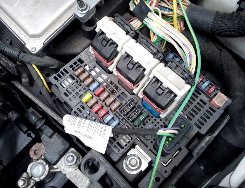 Блок под капотом Пежо 508