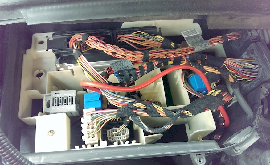 Блок под капотом БМВ х5 е53