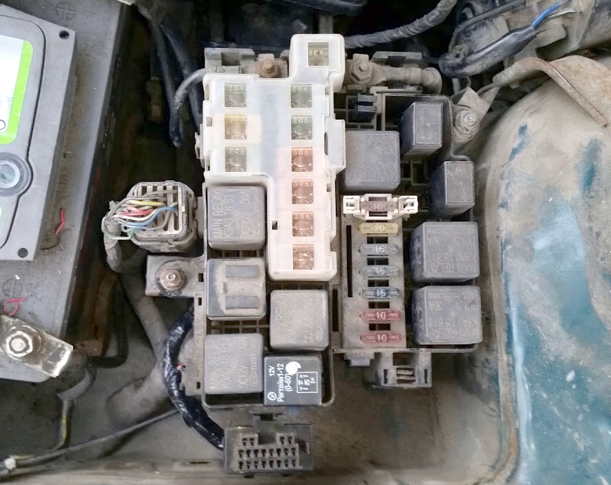 Блок под капотом киа кларус