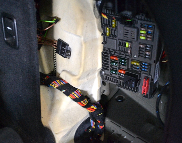 Блок в багажник бмв х5 е70