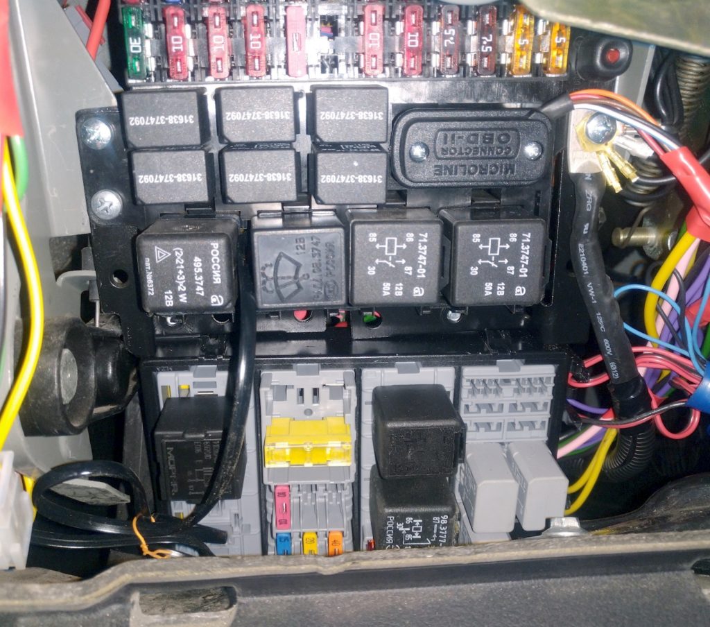 Салонный блок предохранителей УАЗ Патриот вариант 3