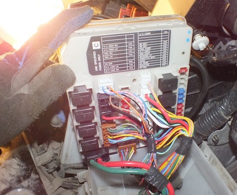 Блок за фарой ниссан марч