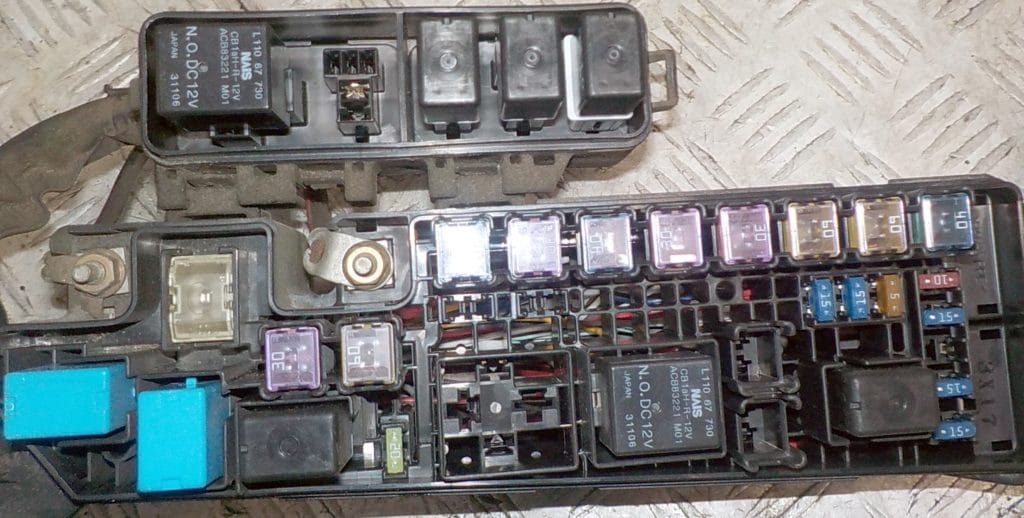 Блоки под капотом мазда мпв