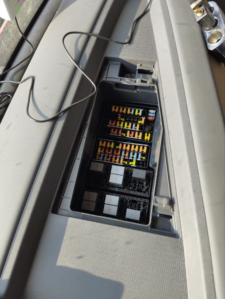 DongFeng GX блок предохранителей и реле