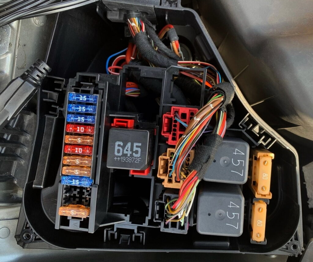 Блок под капотом ауди а8 д4