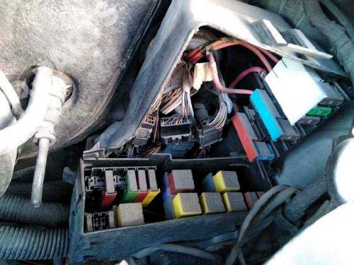 Фото блока под капотом