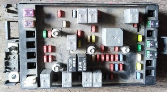 Фото пример блока под капотом шевроле блейзер