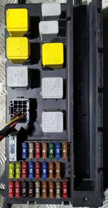 Фото блока у левой стойки