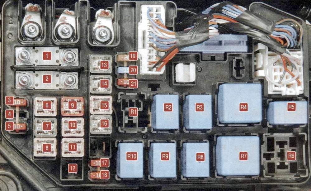 Фото схема блока под капотом Киа Рио 2