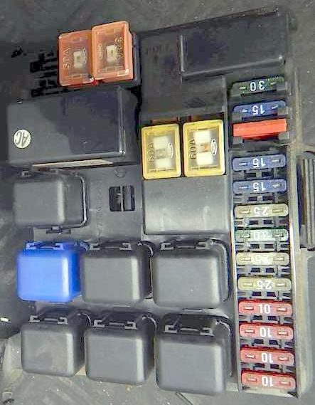 Фотография блока под капотом фронтера а