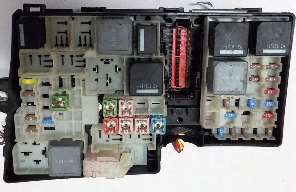 Фотография блока под капотом форд куга 2