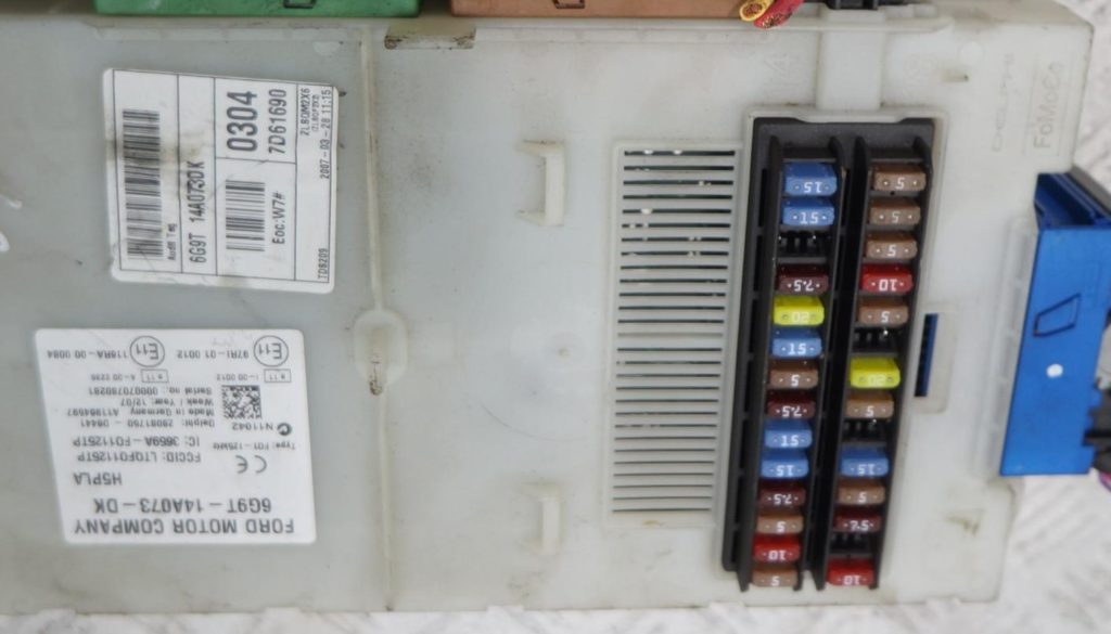 Фотография блока предохранителей вариант 1