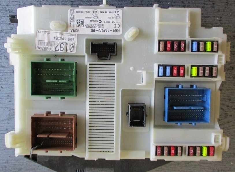 Фотография блока предохранителей вариант 2