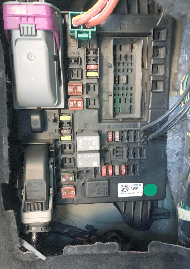 Фотография блока в багажнике опель инсигния