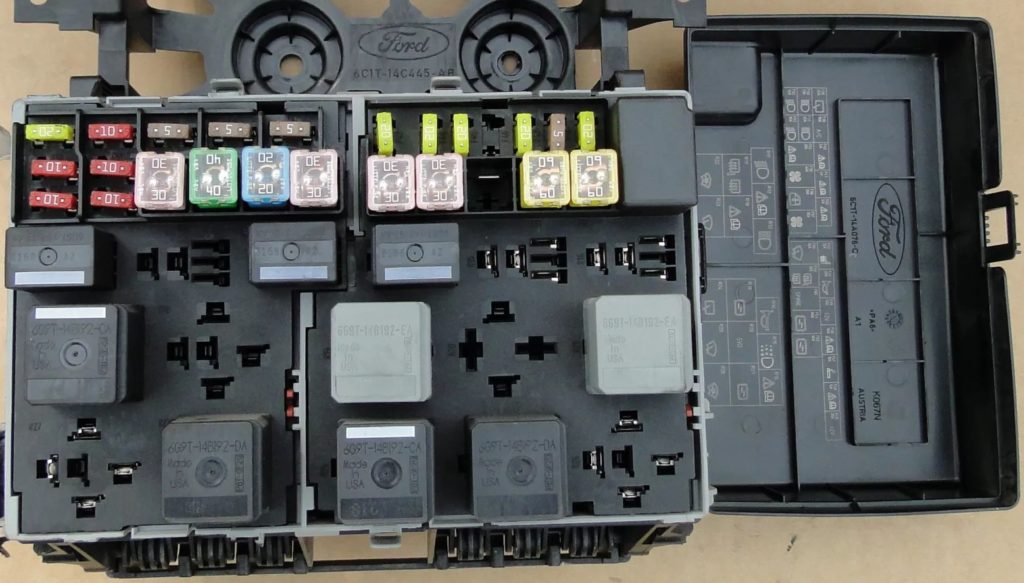 Фотография блока в салоне Форд Транзит 7