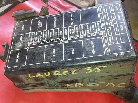 Крышка блока под капотом