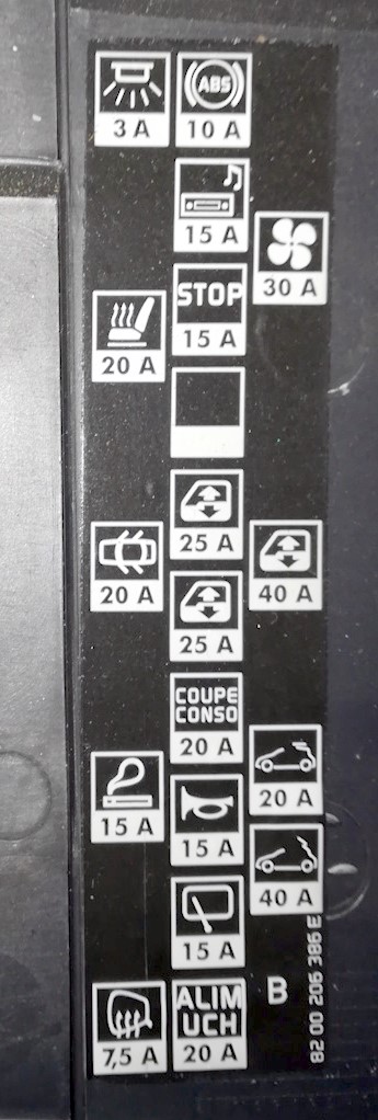 Приме с крышки блока в салоне