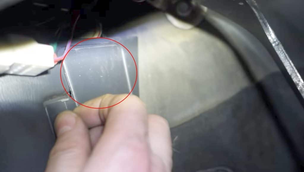 Расположение блока в салоне