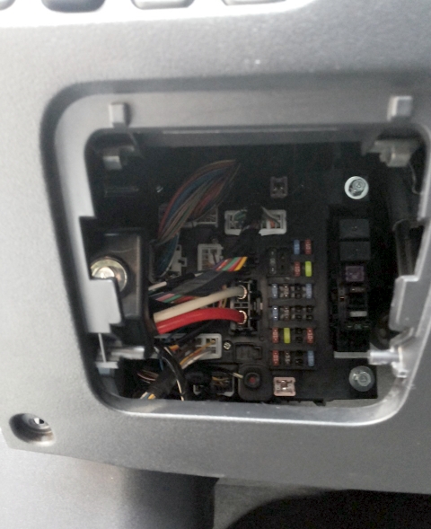 Расположение блока в салоне