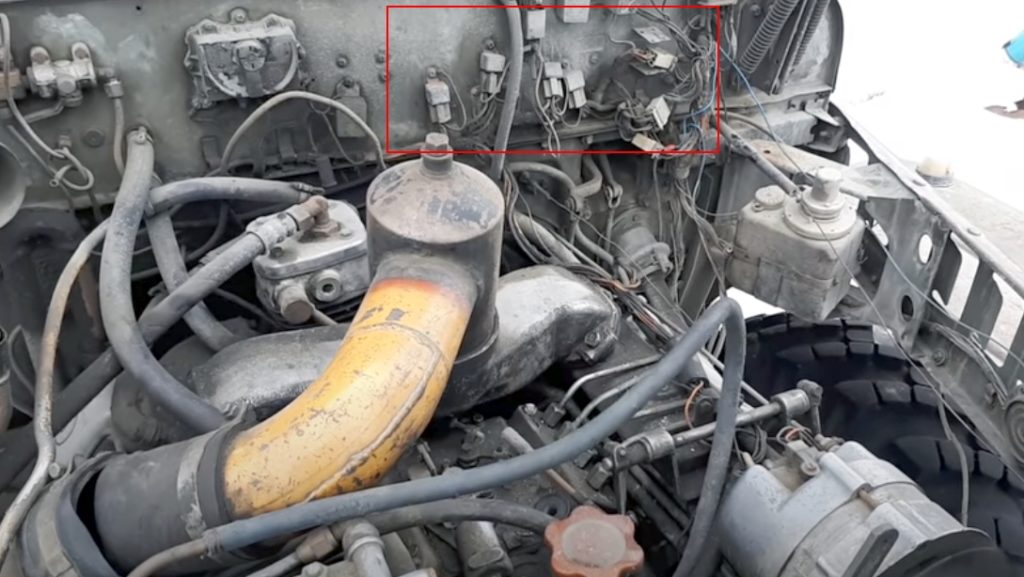 Реле под капотом