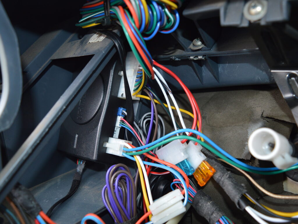 Расположение предохранителей сигнализации Шериф