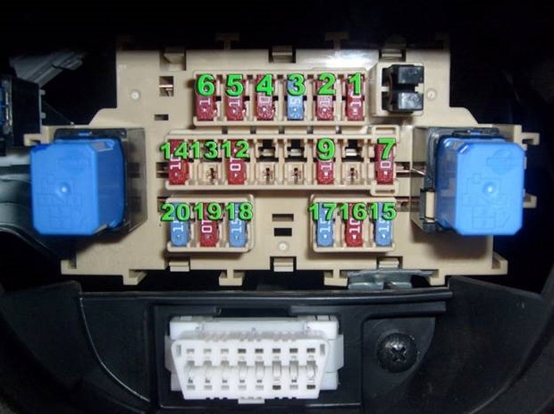 В салоне ниссан тиида вариант 2