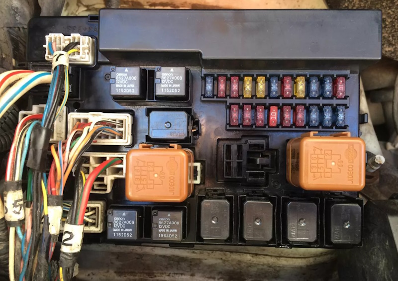 Фото блока под капотом