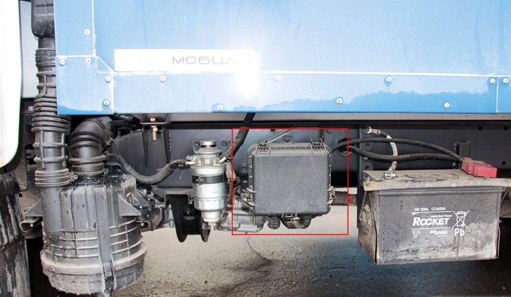 блок предохранителей под рамой