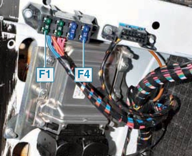 блок предохранителей управления двигателем