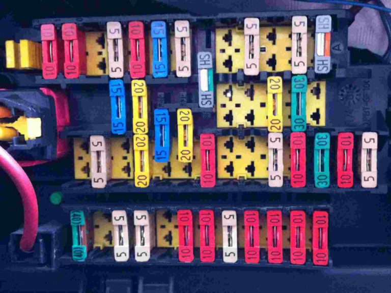 блок в салоне