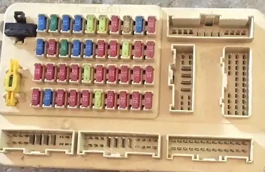 блок в салоне