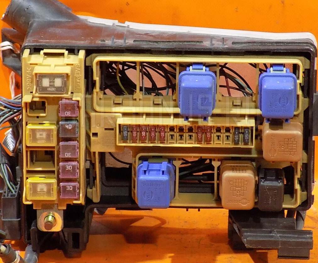 фото блока под капотом ниссан лаурель