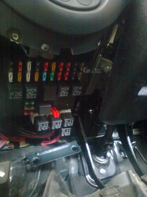 фото блока с предохранителями шевроле нива