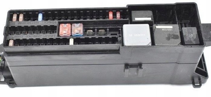 фото блока в багажнике