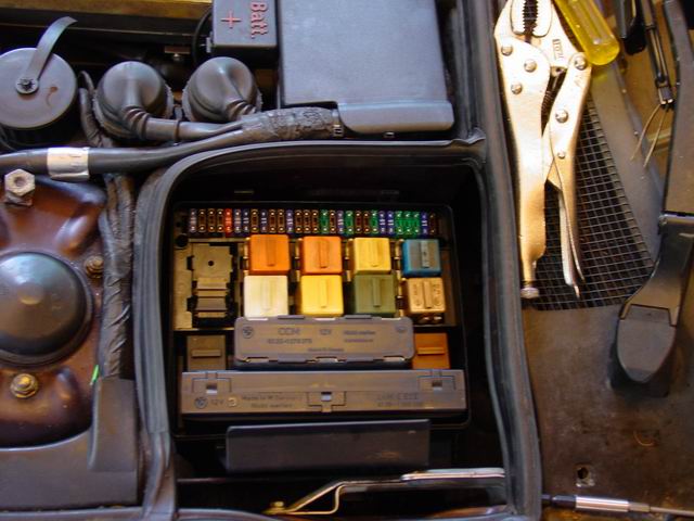 фото блока в моторном отсеке бмв 32