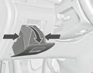 доступа к блоку с предохранителями