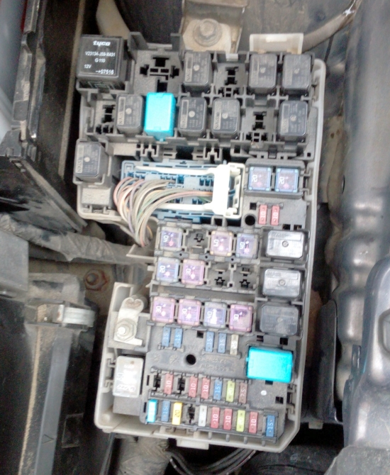 фото пример блока под капотом мазда 5