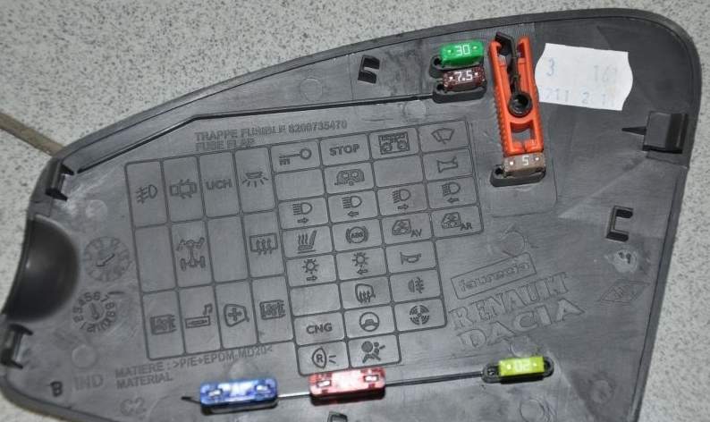 крышка блока предохранителей