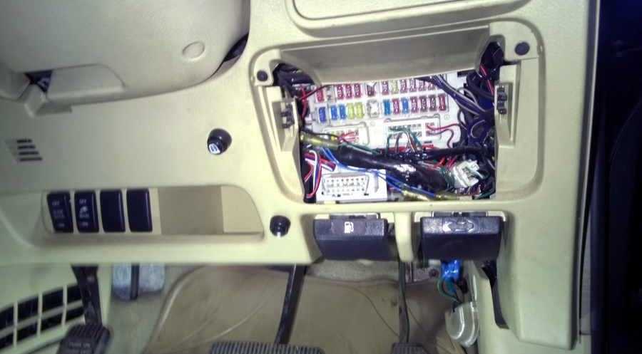 Блок в салоне эльгранд е51