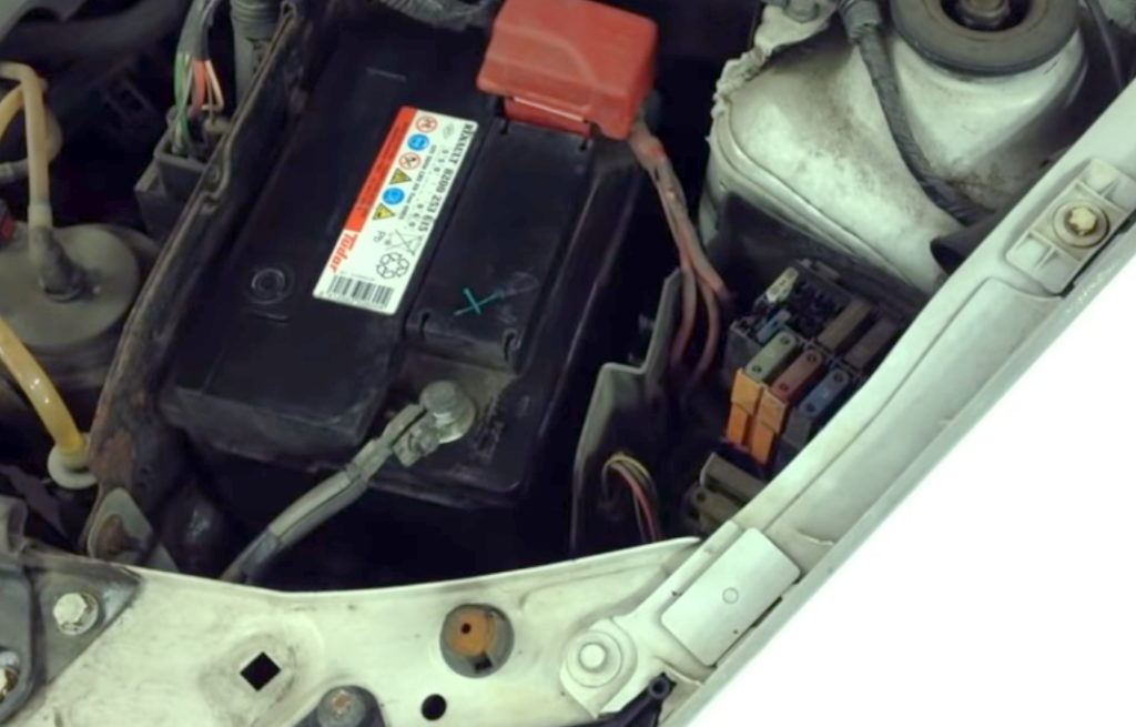 Расположение блоков под капотом рено клио 2