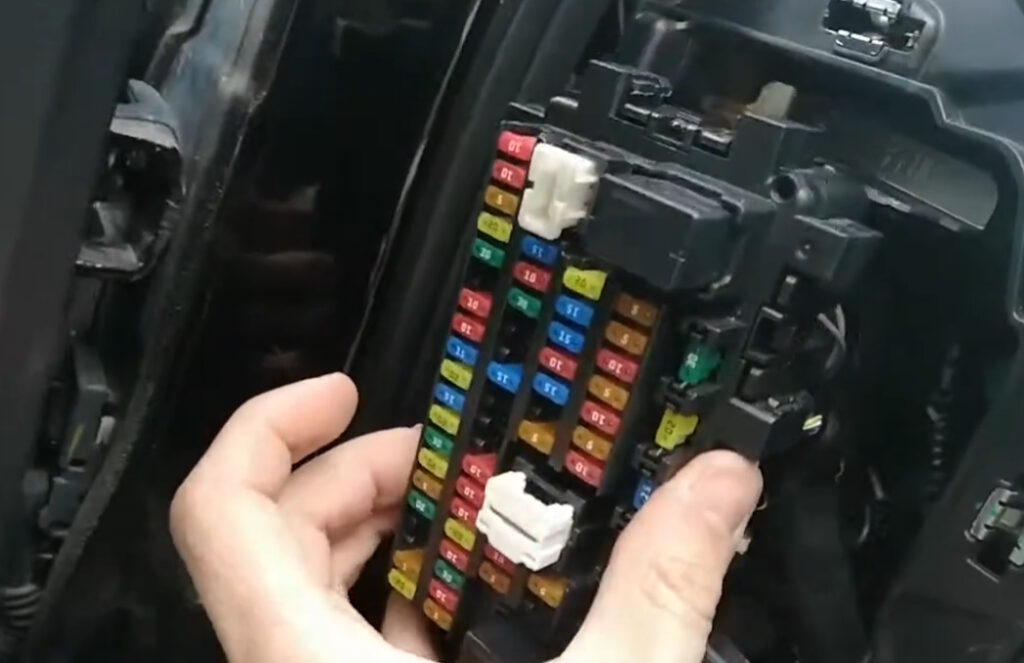 Фото блока в салоне