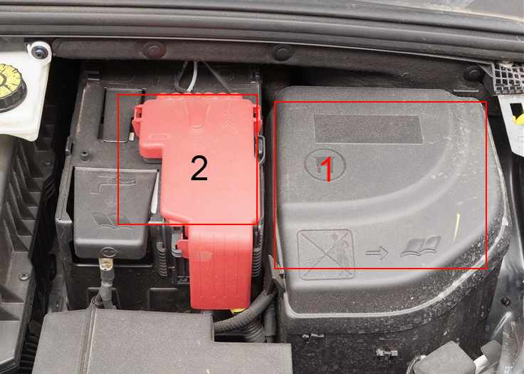 расположение блоков предохранителей под капотом Peugeot 408