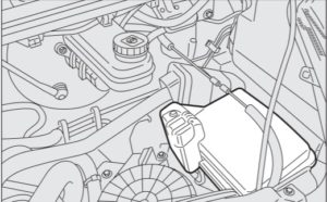 расположением блока с предохранителями под капотом