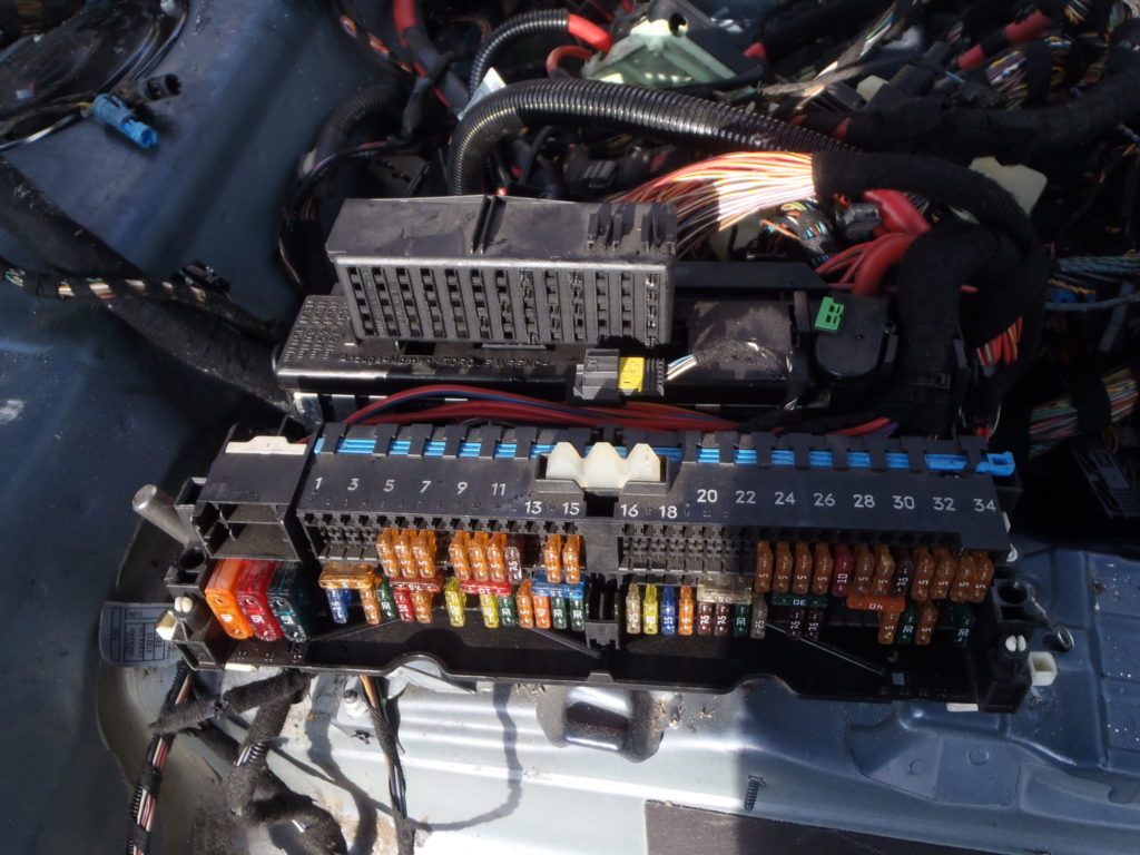 фото блока предохранителей бмв е83