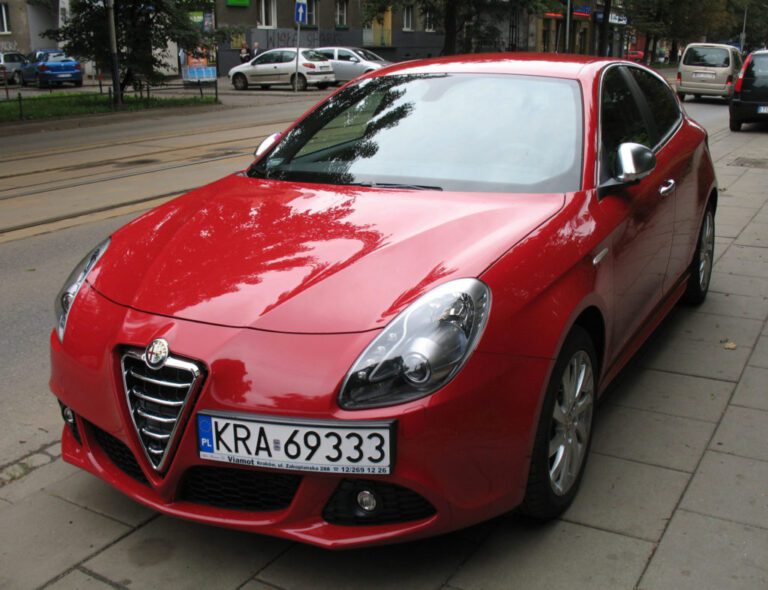 red alfa romeo giulietta e1499799388371.jpg